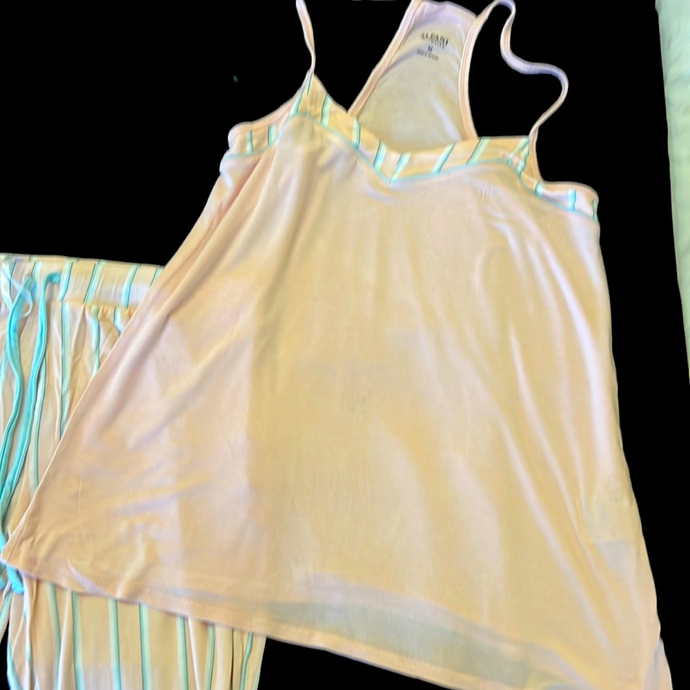 Lounge set by Alfani intimates. Butter soft pink lightweight material.
